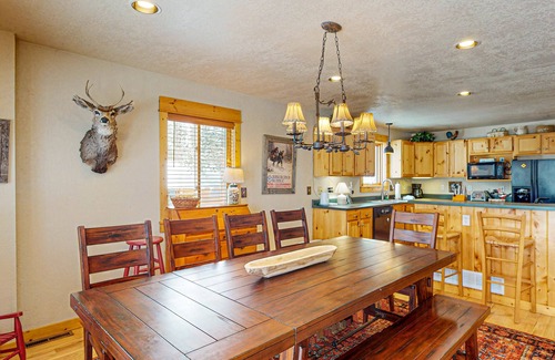 Sunset Ridge House | Dog-friendly mountain home with fireplace, firepit & ping-pong - great for kids