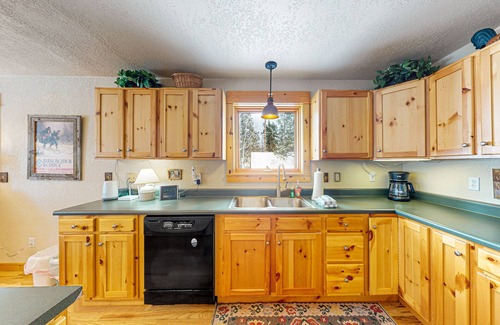 Sunset Ridge House | Dog-friendly mountain home with fireplace, firepit & ping-pong - great for kids