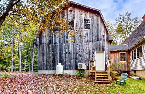 Paris Apartment | Dog-friendly, newly built apartment near Norway Lake & Sunday River
