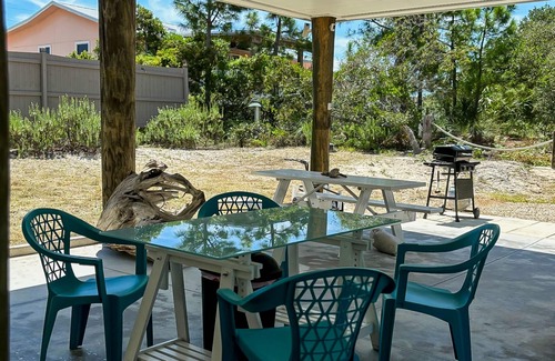 East End House | Dog-friendly ocean-view house with central AC & washer/dryer - snowbird-friendly