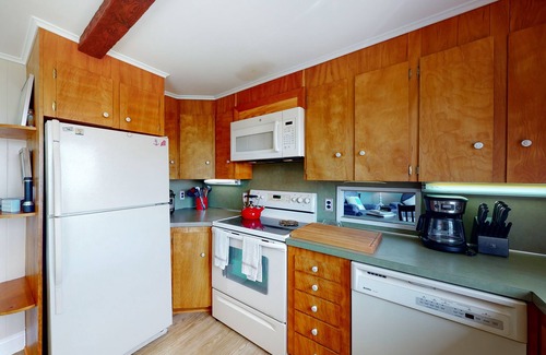 Spruce Head House | Dog-friendly ocean-view house with expansive deck & grill - snowbirds welcome