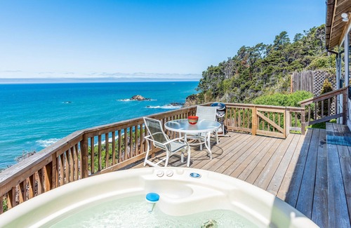 Gualala Cottage | Dog-friendly, ocean-view cottage with private hot tub, deck, & free EV charger