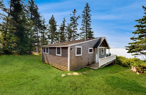 Port Clyde Cottage | Dog-friendly oceanfront cottage with views