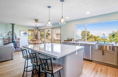 Cape Meares Apartment | Dog-friendly, oceanview home - one block to beach