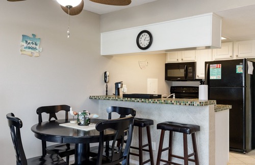 Corpus Christi Condo | Dog-Friendly, Private Patio, Beachfront Complex w/a Heated Pool & Hot-tub