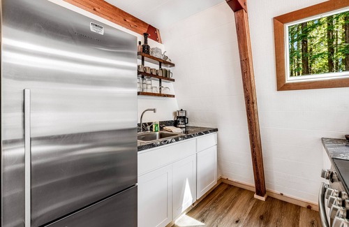 Anchor Bay Cabin | Dog-friendly private getaway close to Anchor Bay Beach, Gualala River and more