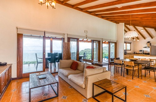 La Cruz House | Dog-friendly retreat with sea views & covered terrace - in the perfect location