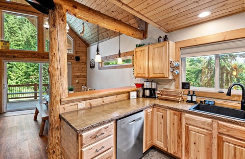 Snoqualmie Pass Cabin | Dog-friendly riverfront cabin with deck, hot tub, gas fireplace, & sauna