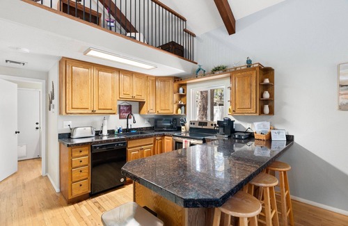 Show Low House | Dog-friendly, rustic chalet w/loft close to Fools Hollow Lake/outdoor adventures