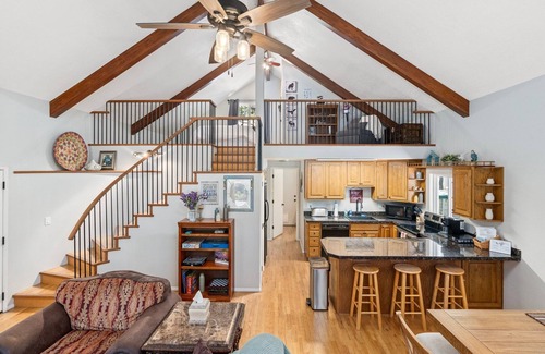 Show Low House | Dog-friendly, rustic chalet w/loft close to Fools Hollow Lake/outdoor adventures