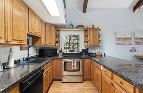 Show Low House | Dog-friendly, rustic chalet w/loft close to Fools Hollow Lake/outdoor adventures