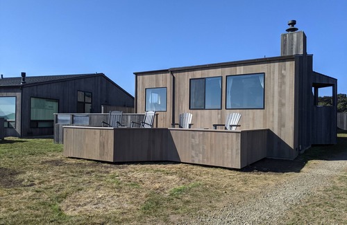 Sea Ranch House | Dog friendly Sea Ranch getaway nestled in-between the ocean and golf course