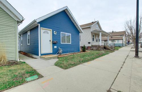 Sheboygan House | Dog-Friendly Sheboygan Home - 1 Mi to Town!