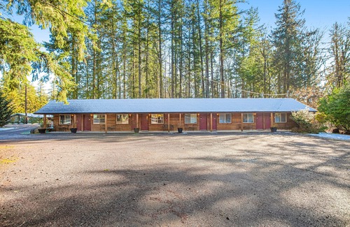 Quilcene House | Dog-friendly studio with fast WiFi & great location near hiking & forest