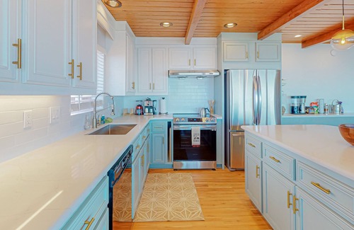 Crestline Cabin | Dog-friendly valley view retreat with a furnished deck, washer/dryer, & AC