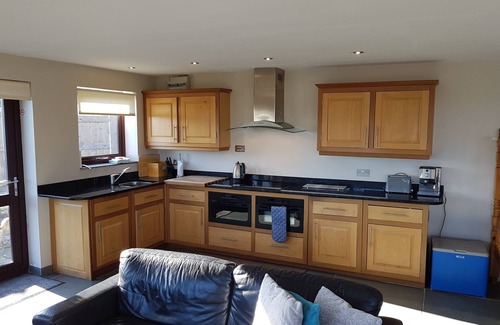 Rhyd-y-clafdy Villa | Dog friendly villa with hot tub overlooking the town with sea and mountain views