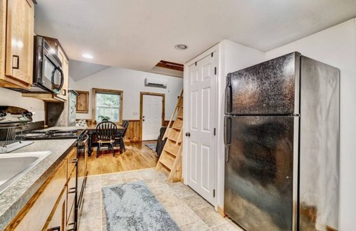 Conway Cabin | Dog-Friendly w/Hot Tub, Firepit near Kancamagus!