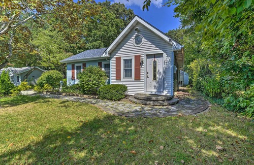 Waretown House | Dog-Friendly Waretown Home w/Furnished Deck!