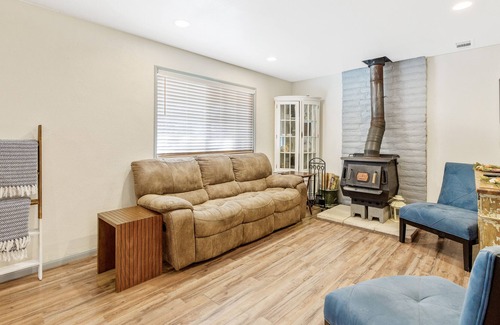 Paso Robles House | Dog-friendly wine country getaway with vineyard views and private hot tub