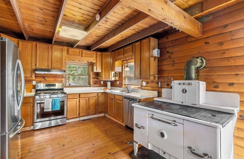 Baker Ski Chalet | Dog Friendly with Fire Pit and Yard by the River
