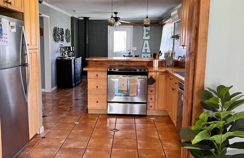 Mills River House | Dog Friendly🐶Close to Sierra Nevada/Biltmore, Between Asheville, Hville, Brevard