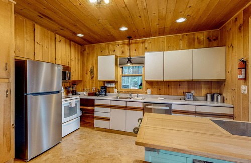 Palermo Cottage | Dog-friendy lakefront cottage w/gas fireplace, firepit, dock, grill, & 3 kayaks
