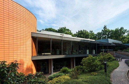 Nunspeet Hotel | Dogs Allowed Unit Near Veluwe – Heated Pool Retreat