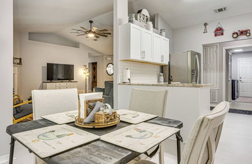 Gulf Breeze House | Dogs Welcome, 1 Mi to Zoo: Gulf Breeze Retreat!