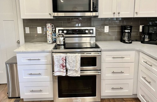 Duncan House | Dogwood 3Br Queen Suite in Duncan
