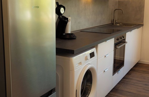 Innenstadt-Ost Apartment | Dohann2. Bright and open apartment close to the center with private parking space in front of the door
