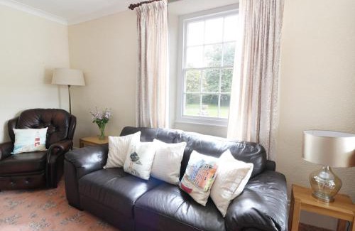 Lampeter House | Dolau Farmhouse