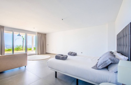 Ojen Villa | Dolce Vita Marbella Villa by Alfresco Stays