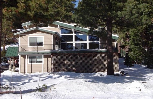 Lake Forest House | Dollar Point - Across Street from Lake - Great Family Retreat