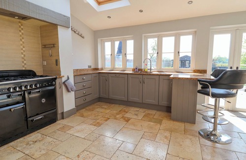 Warmingham Cottage | DOLLY'S HOUSE, family friendly, with a garden in Sandbach