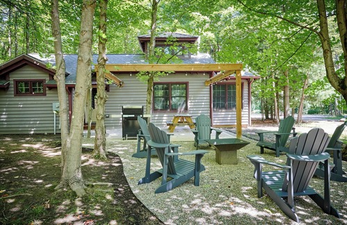 Fennville House | Dollybrook 3 - Community pool - Pet friendly - large groups welcome