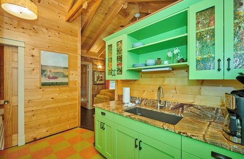 Fennville House | Dollybrook 7 - Pet friendly - Community Pool - Groups welcome