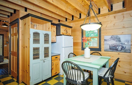 Fennville House | Dollybrook 8 - Pet friendly - Community Pool - Groups welcome