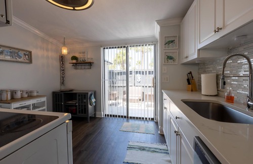 New Smyrna Beach Cottage | Dolphin Cove Cottage -2/2 & Pet Friendly!