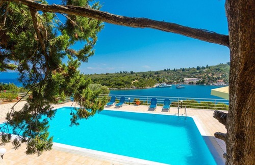 Katsimatika House | Dolphin House Large Private Pool Walk to Beach Sea Views A C Wifi Car Not Required - 557