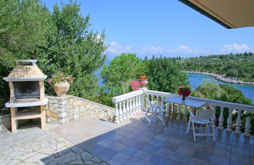 Katsimatika House | Dolphin House Large Private Pool Walk to Beach Sea Views A C Wifi Car Not Required - 557