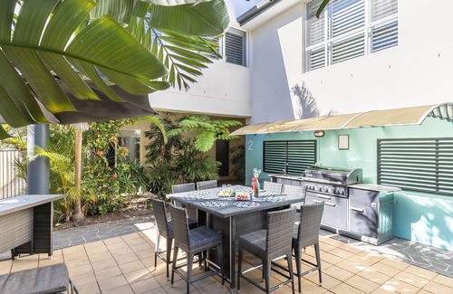 Salamander Bay House | Dolphin Lagoon, 196 Soldiers Pt Rd - Luxury Escape