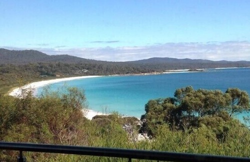 Binalong Bay Cottage | DOLPHIN LOOKOUT COTTAGE Overlooking Binalong Bay