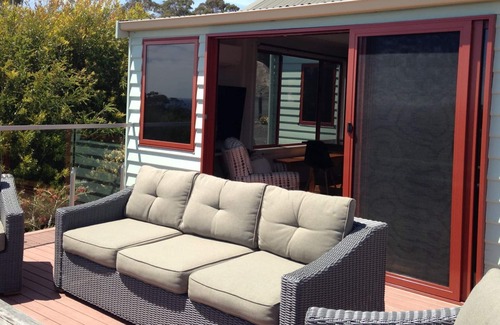 Binalong Bay Cottage | DOLPHIN LOOKOUT COTTAGE Overlooking Binalong Bay