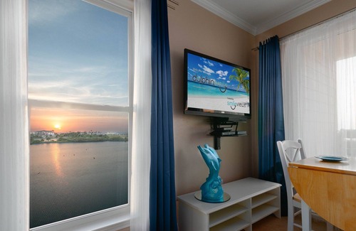Galveston Condo | DolphinSmile 3 Pools Panorama View! W/D CLEAN!