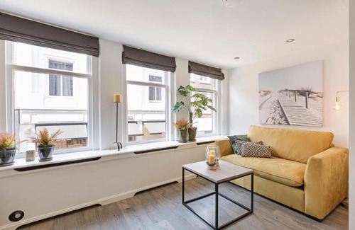 Utrecht City Center Apartment | Dom Tower Suites II by VGW