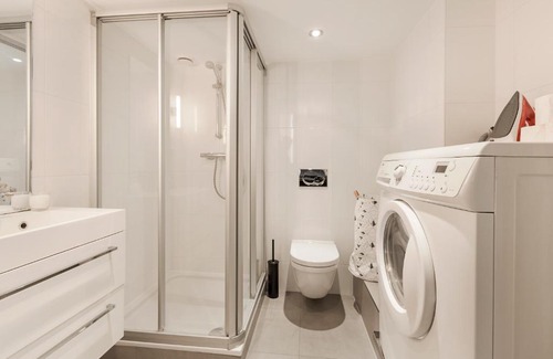 Utrecht City Center Apartment | Dom Tower Suites II by VGW