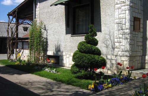 Backi Petrovac Bed & Breakfast | Domaćinstvo Opavski