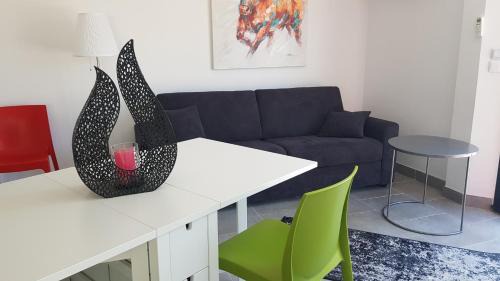 Saint-Laurent-d'Aigouze House | Domaine de L'Outarde Canepetiére Gîte A