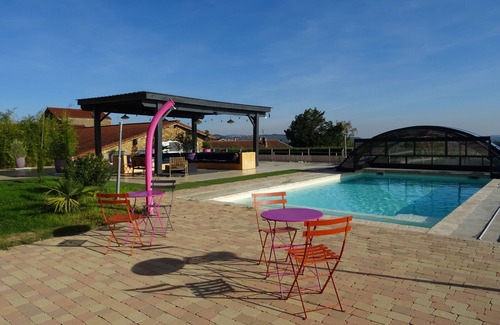 Beaujolais Pierres Dorees Cottage | Domaine des Vignes d'Hôtes Group accommodation, family and events