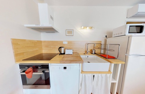 Fabrezan Apartment | Domaine Paul Huc, upscale apartment in the heart of Corbières